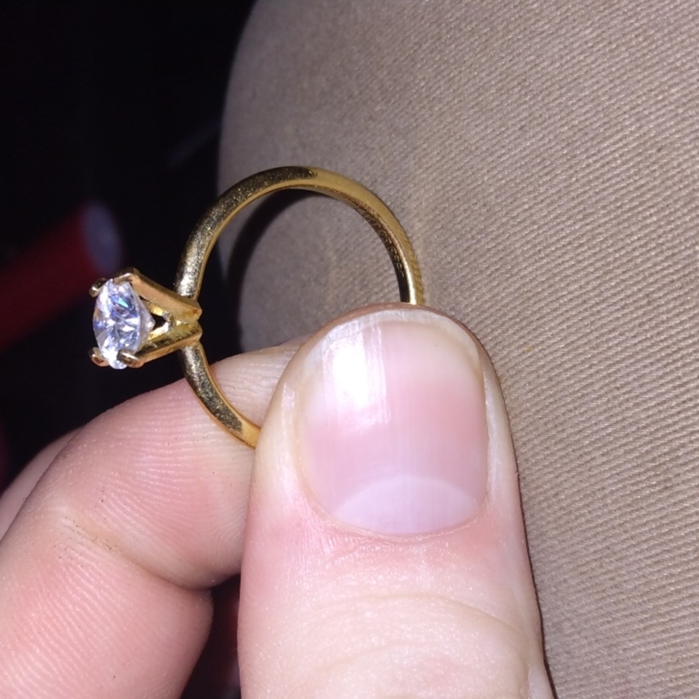 Women's engagement ring